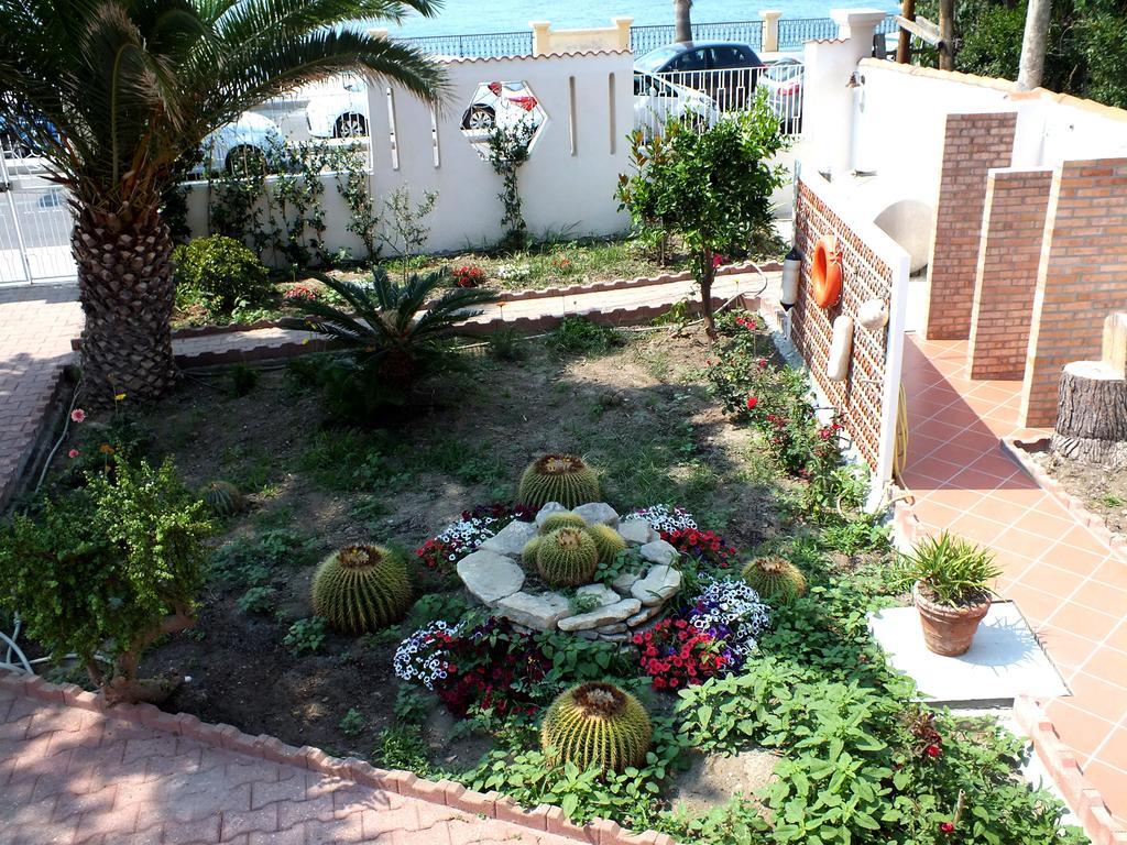 B&B Villa Sul Mare Melito Di Porto Salvo Eksteriør billede