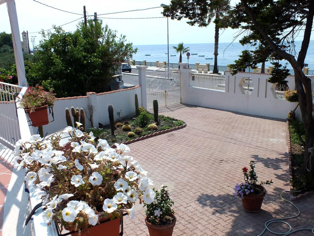 B&B Villa Sul Mare Melito Di Porto Salvo Eksteriør billede