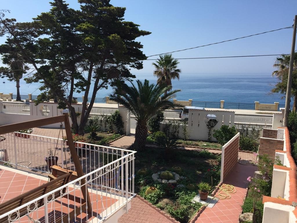 B&B Villa Sul Mare Melito Di Porto Salvo Eksteriør billede