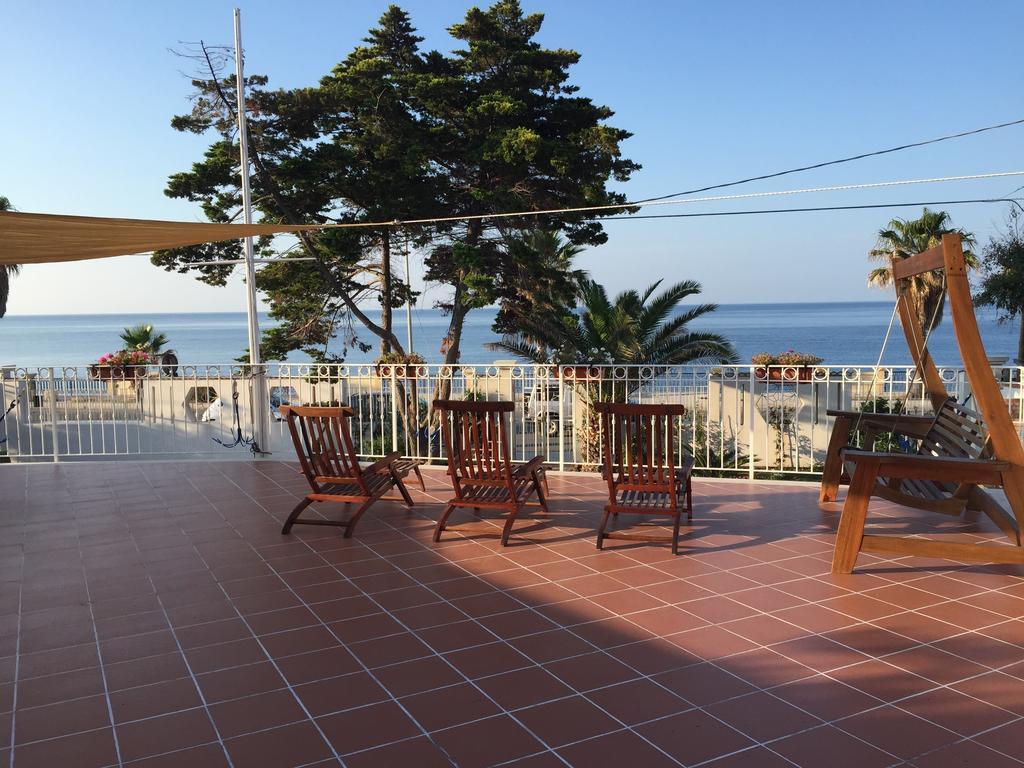 B&B Villa Sul Mare Melito Di Porto Salvo Eksteriør billede