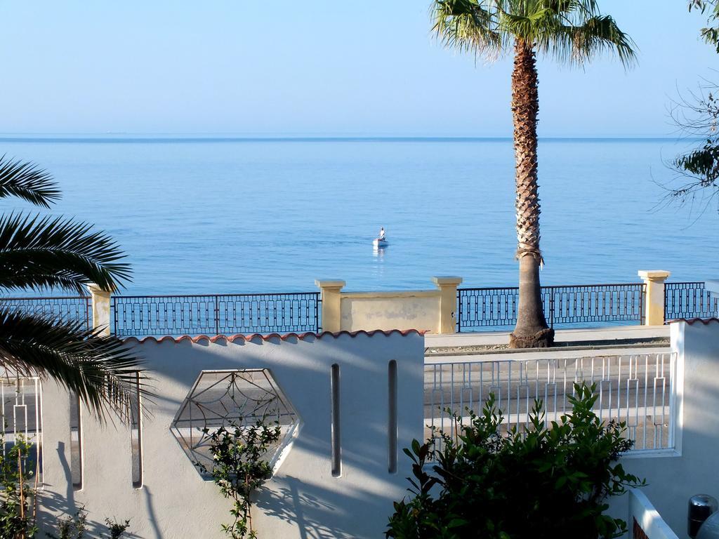 B&B Villa Sul Mare Melito Di Porto Salvo Eksteriør billede
